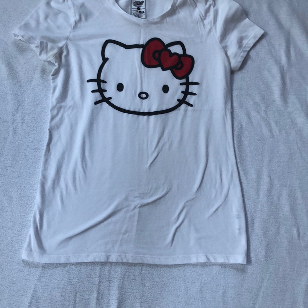 Women’s collectible white Hello Kitty’s-shirt. - Picture 6 of 6